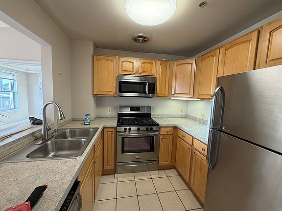 5th image of 510 S Ann St APT 402