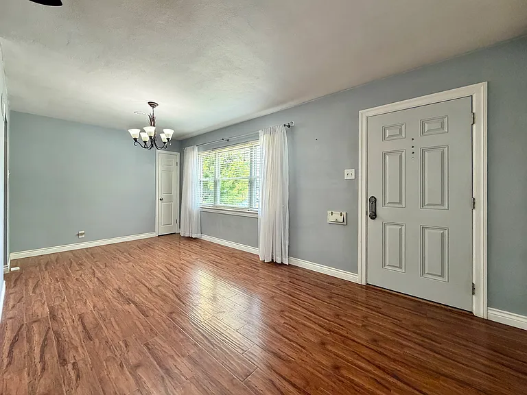 2315 Hill Ave — Photo 5