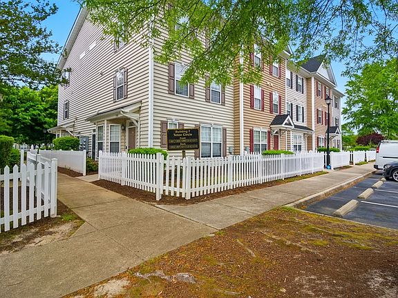 3rd image of 1301 Teton Cir