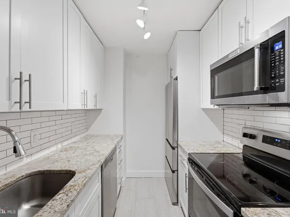 1901 John F Kennedy Blvd APT 1824, Philadelphia, PA 19103