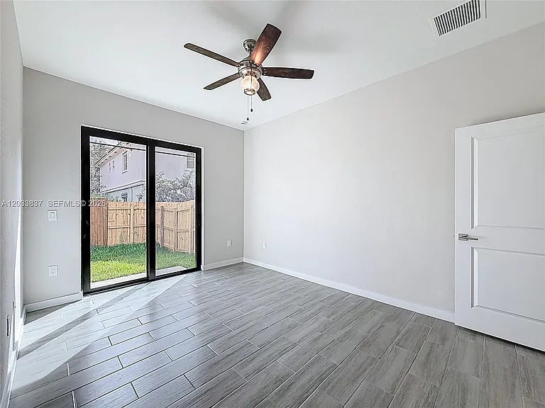 410 NW 41st St #410 — Photo 6