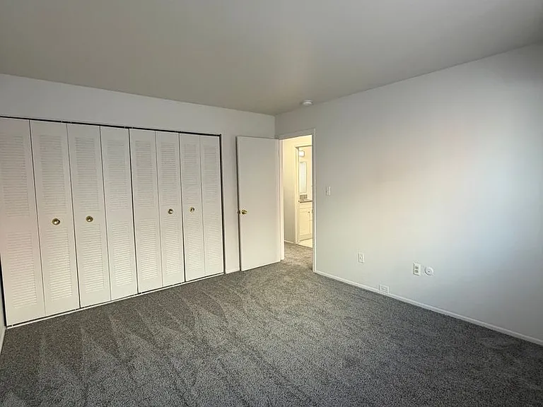 Princeton Square Apartments — Photo 16