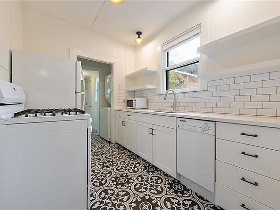 4th image of 2810 1/2 San Pedro St #C
