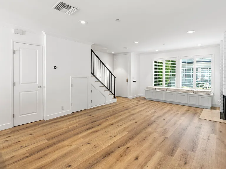 1063 Dover Dr — Photo 3