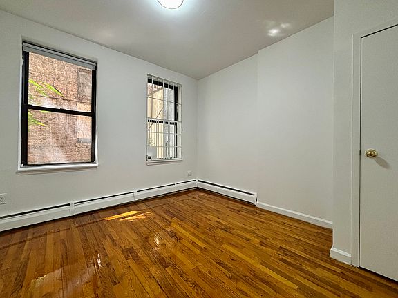 3rd image of 950 Columbus Ave APT 1A