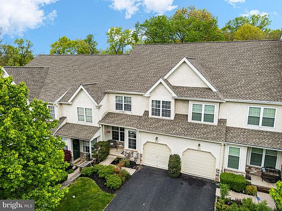 2nd image of 214 Brookdale Ct