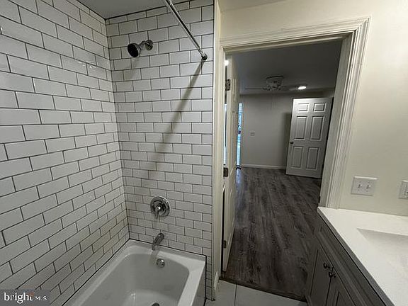 5th image of 219 N 3rd St