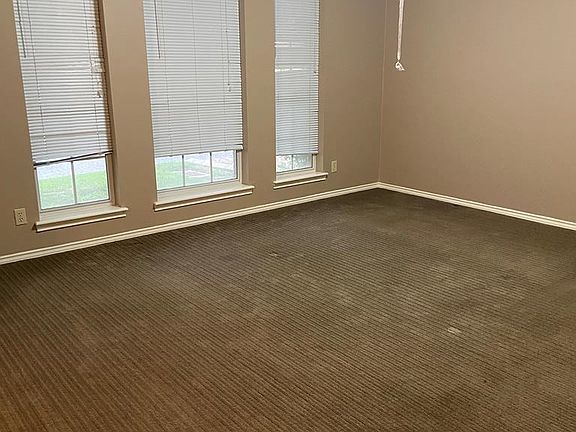 5th image of 4230 Laurel Oak Dr