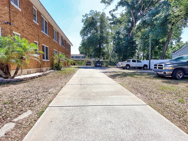 4015 N Seminole Ave #6 — Photo 3