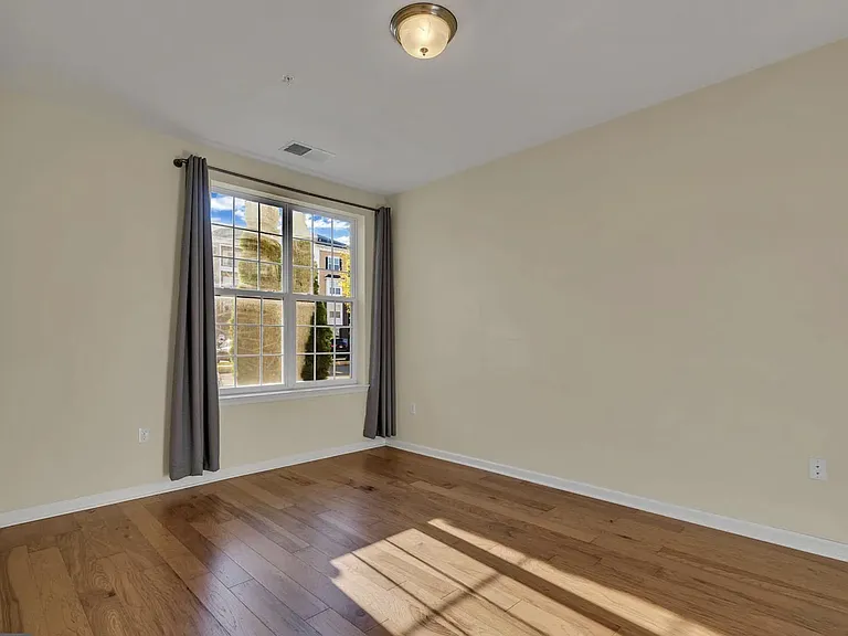 1113 Halifax Pl — Photo 15