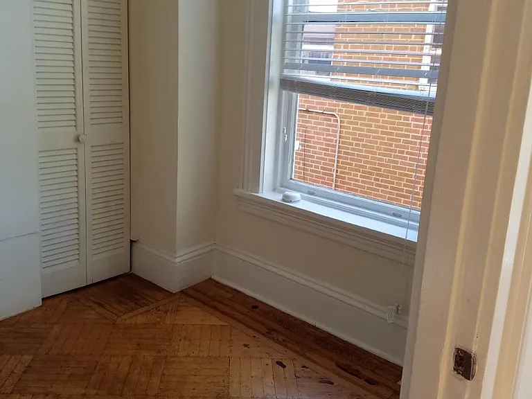 129 S Sycamore St #4 — Photo 8