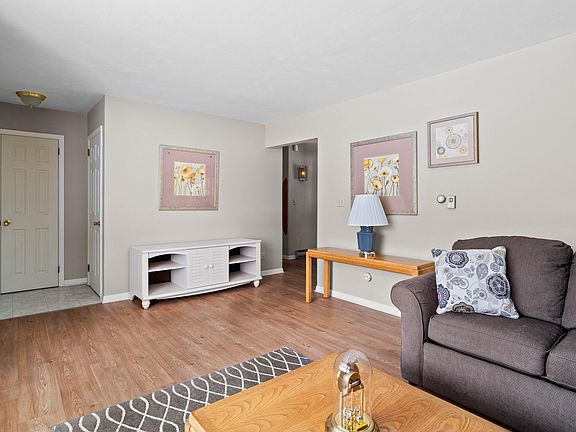 4th image of 2682 Six Mile Rd