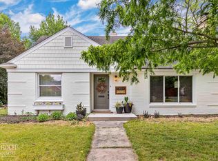 1201 Torrey Rd, Grosse Pointe Woods, MI 48236