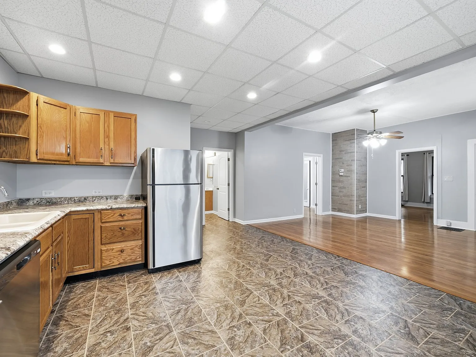 2 bed, 1125 sqft, $2,000 — Photo 2