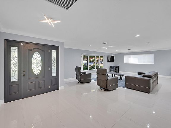 4th image of 5571 NE 26th Avenue