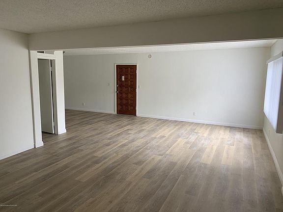 4th image of 2421 N Beachwood Dr APT 7