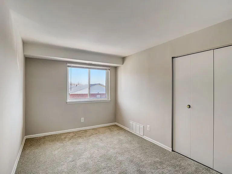 Hillsdale Manor Apartments — Photo 5