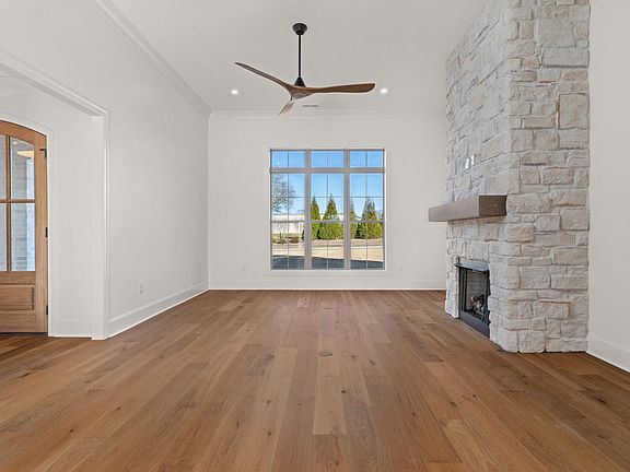 5th image of 106 Randal Ln