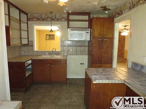 5th image of 446 E Vestal Pl