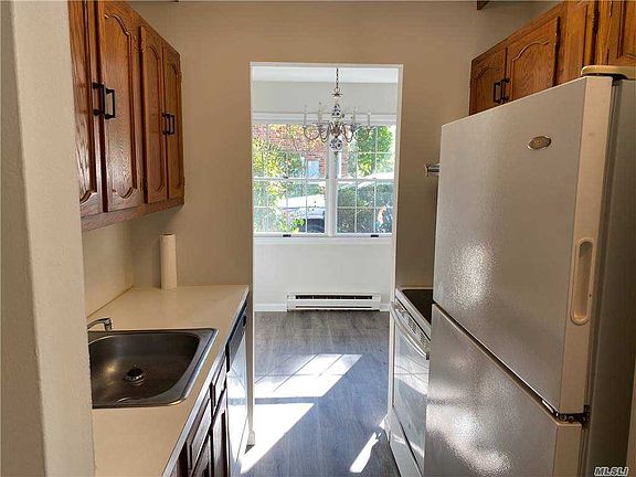 3rd image of 24 Manhasset Ave APT B