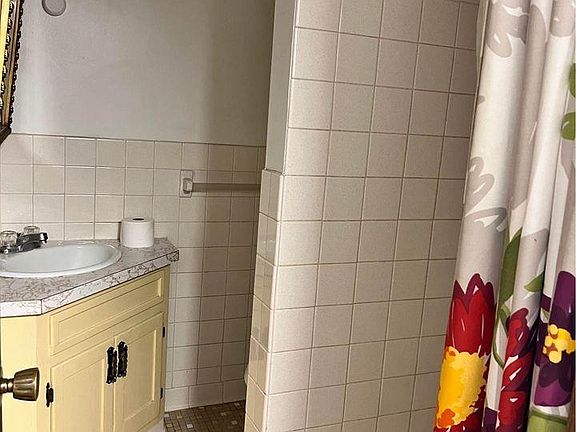 4th image of 216 2nd Ave S APT 1