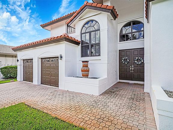 5th image of 500 Cypress Pointe Dr E