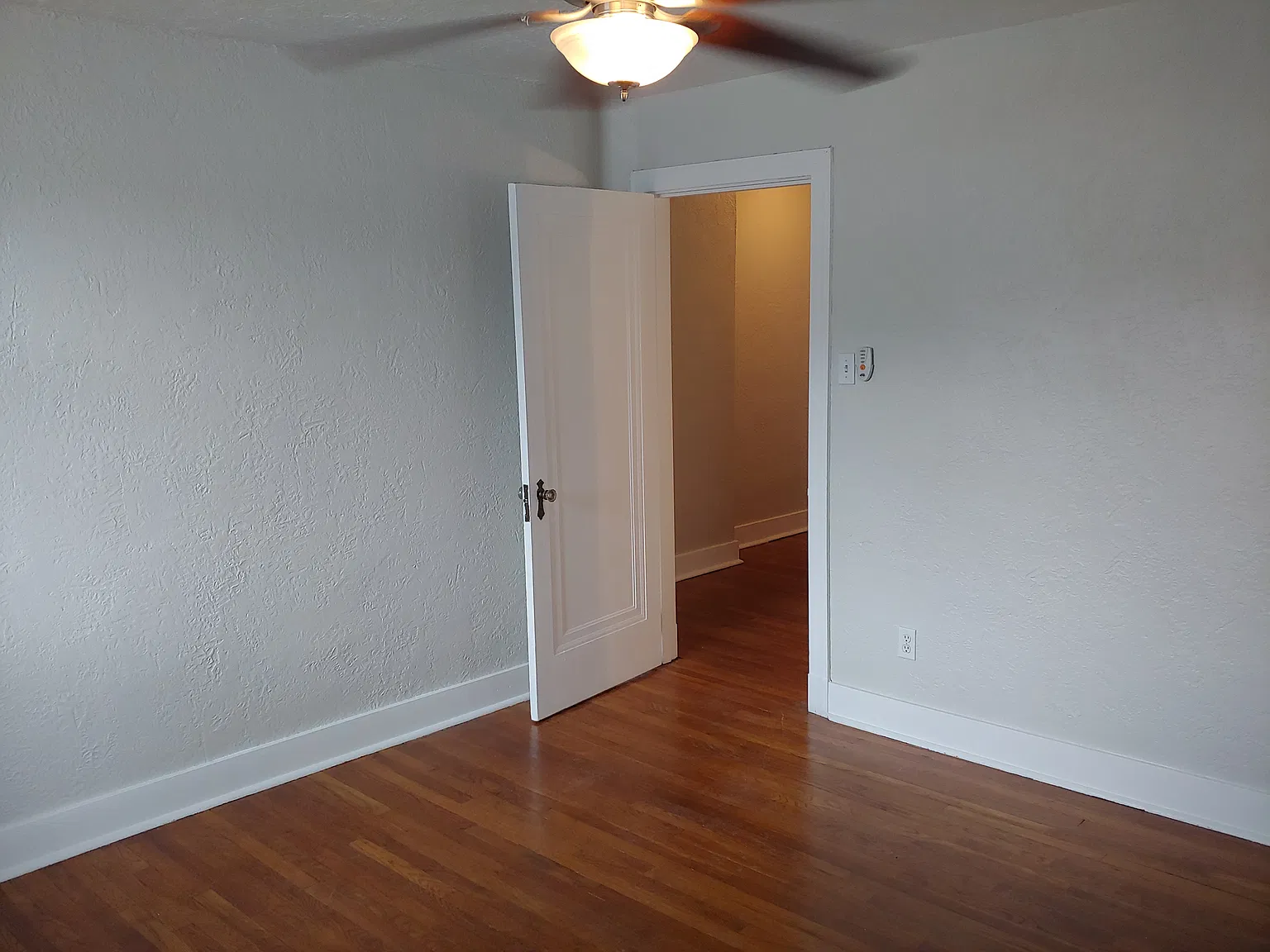 1 bed, 900 sqft, $1,100 — Photo 3