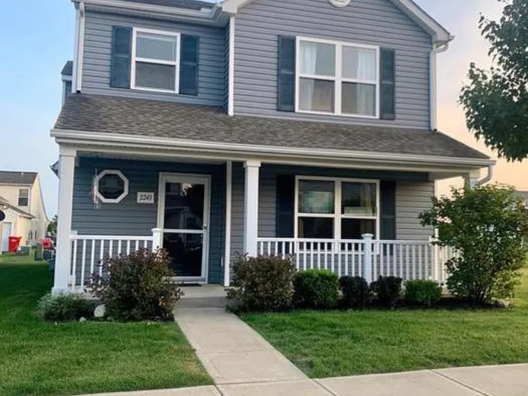 2243 Glasgow Ln — Photo 2