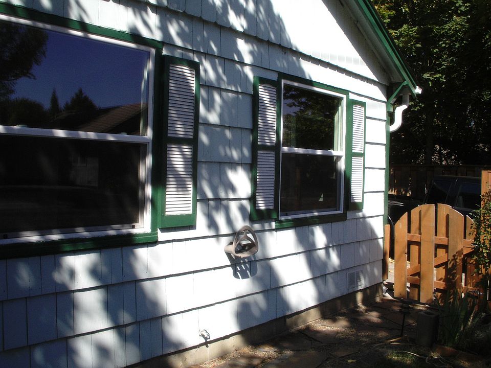 2nd image of 565 17th St NE