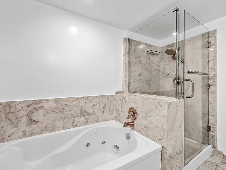 1900 Vine St #212 — Photo 9