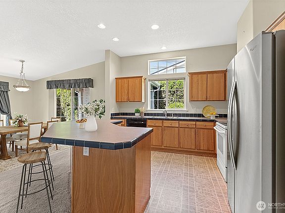 5th image of 1933 Windflower Lane SE