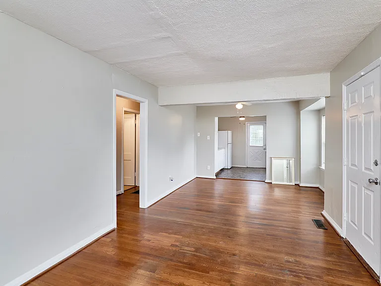 10214 Saint Anthony Ln — Photo 7