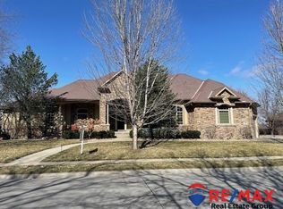 4906 Lake Forest Dr, Bellevue, NE 68133