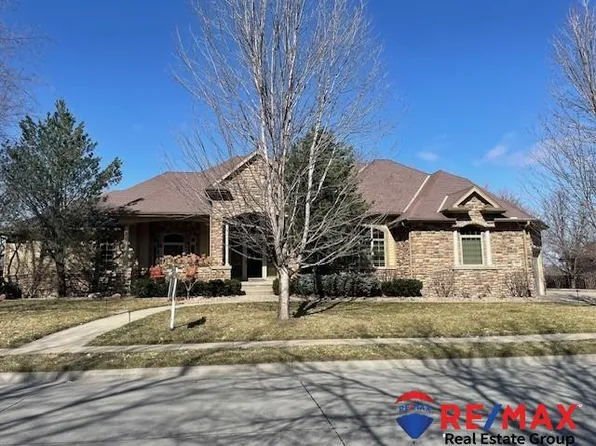 4906 Lake Forest Dr, Bellevue, NE 68133