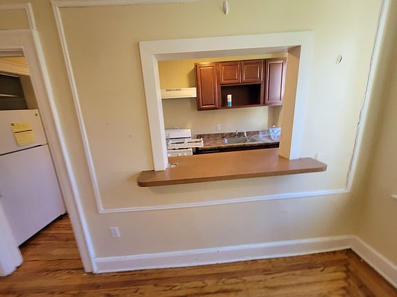 4th image of 34 Hotchkiss St #A6