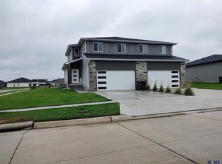 1039 Titan Dr, Hickman, NE 68372