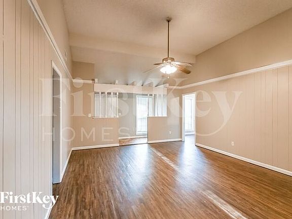 3rd image of 3803 Lucerne Dr