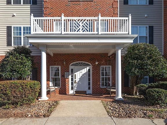 4th image of 524 College Rd APT 307