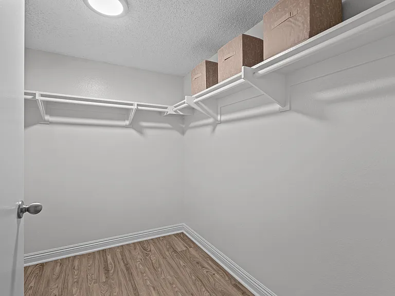 La Sierra Apartments — Photo 33
