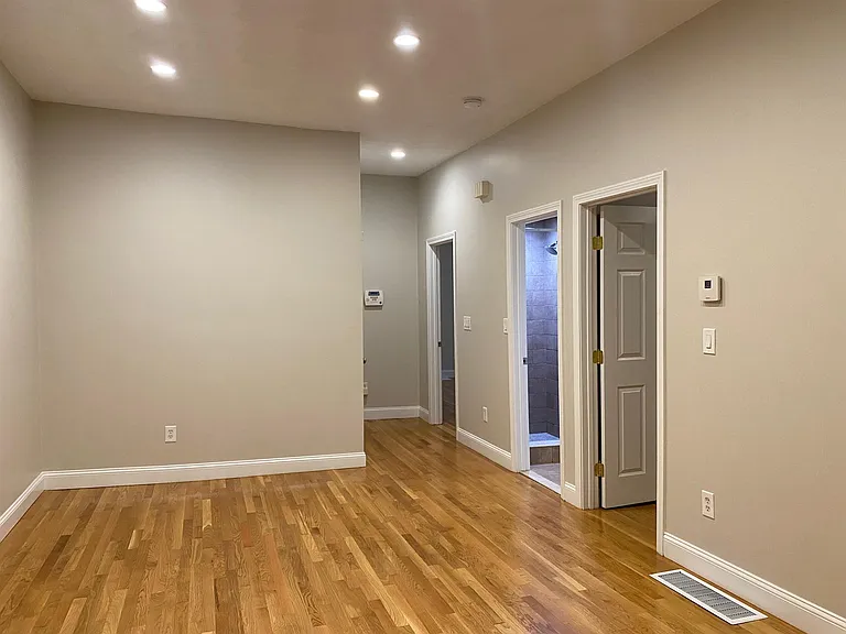 11 Brighton St — Photo 18