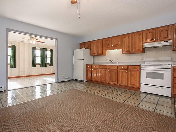 4th image of 464 E 331st St