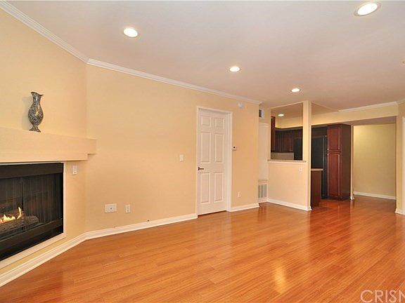 3rd image of 5540 Owensmouth Ave APT 103