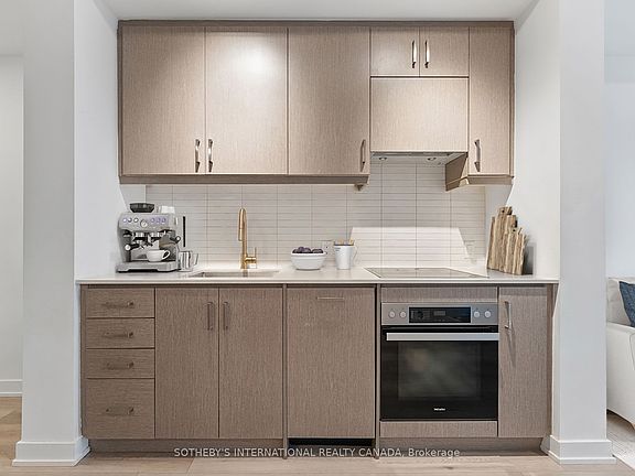 3rd image of 9 Tecumseth St #427