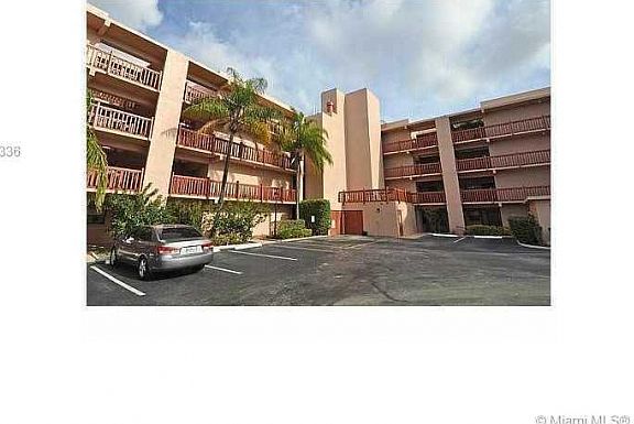 2nd image of 1021 Mockingbird Ln APT 105