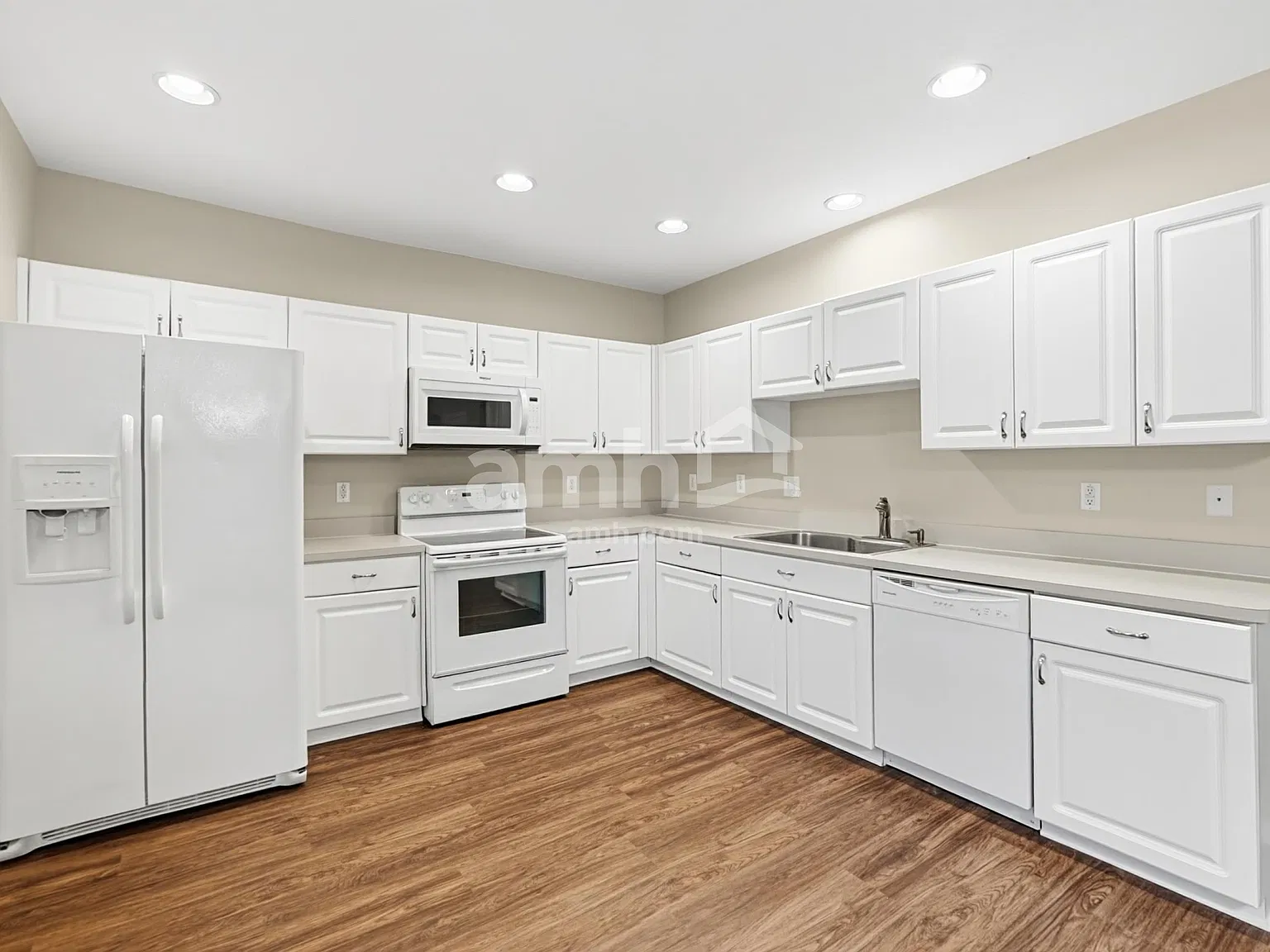 4 bed, 2.5 bath, 2110 sqft, $2,620 — Photo 3