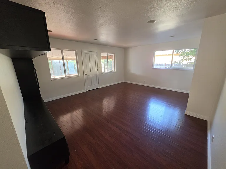 381 Marylinn Dr — Photo 15