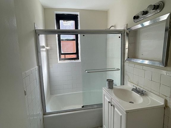 5th image of 410 E 25th St #3G