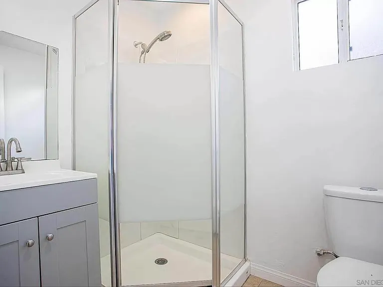 4188 Nordica Ave — Photo 9