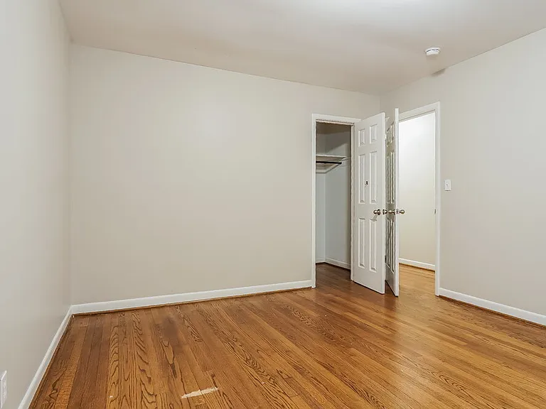 752 Barclay Ln — Photo 13