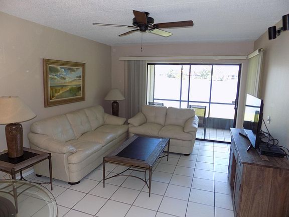 5th image of 303 Woodlake Wynde #303